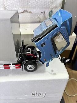 118 Scale Iveco C300 Cargo Truck Lorry Diecast Model Car