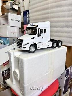 124 Scale DF Motor T7 White Truck Tractor Diecast Model Car