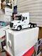 124 Scale Df Motor T7 White Truck Tractor Diecast Model Car