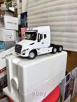 124 Scale DF Motor T7 White Truck Tractor Diecast Model Car