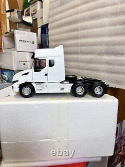 124 Scale DF Motor T7 White Truck Tractor Diecast Model Car