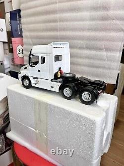 124 Scale DF Motor T7 White Truck Tractor Diecast Model Car