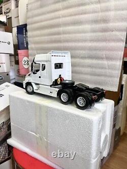 124 Scale DF Motor T7 White Truck Tractor Diecast Model Car