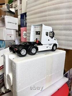 124 Scale DF Motor T7 White Truck Tractor Diecast Model Car