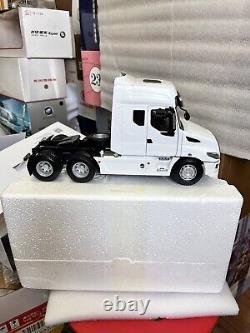 124 Scale DF Motor T7 White Truck Tractor Diecast Model Car