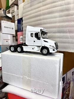 124 Scale DF Motor T7 White Truck Tractor Diecast Model Car