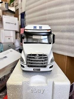 124 Scale DF Motor T7 White Truck Tractor Diecast Model Car