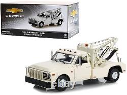 1968 Chevrolet C-30 Dually Wrecker Tow Truck White 1/18 Diecast Car Model by Gr