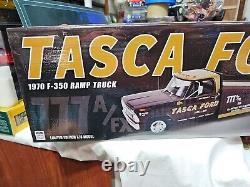 ACME 118 TASCA FORD 1970 Ford F-350 Ramp Truck Diecast Model Burgundy A1801415