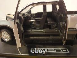 The Beanstalk Group 2004 Ford F-150 Supercab pickup truck 1/18 diecast model car