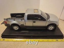 The Beanstalk Group 2004 Ford F-150 Supercab pickup truck 1/18 diecast model car